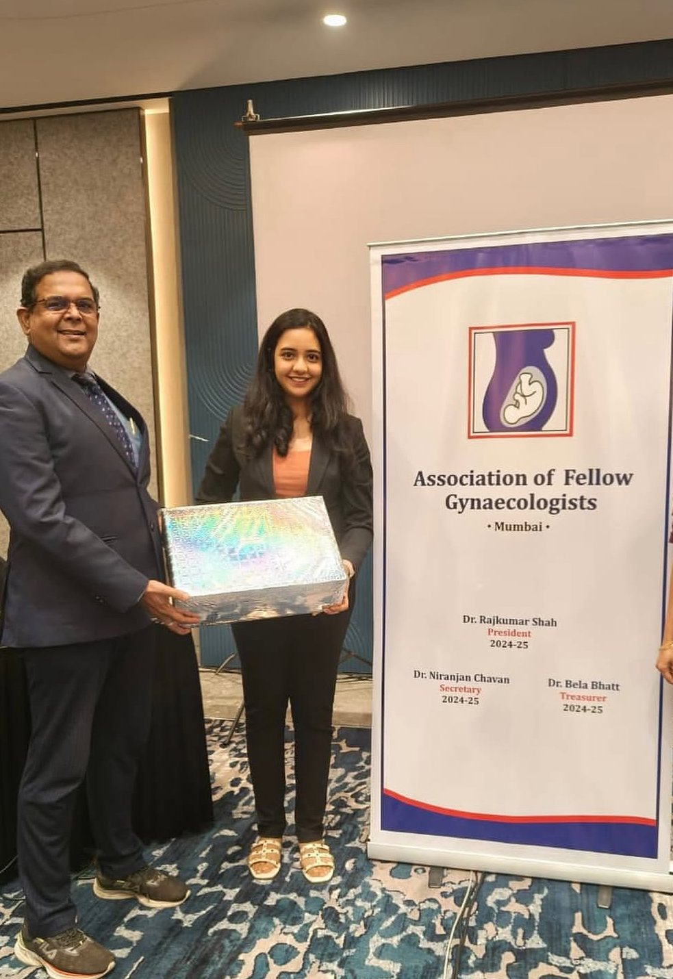 Dr. Sejal Kulkarni receiving award at AFG Conference