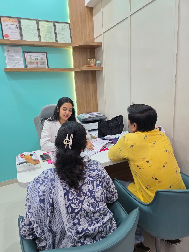 Dr Sejal consulting a patient couple at Panacea Fertility Centre, Thane